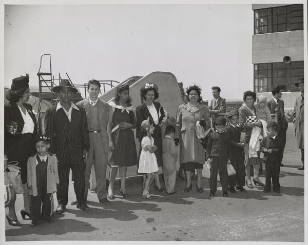 Group of Puerto Ricans at Newark airport, 1947.